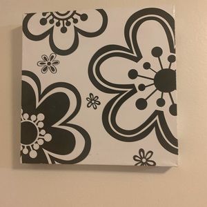 Black & white flower wall art📌free with home purchase